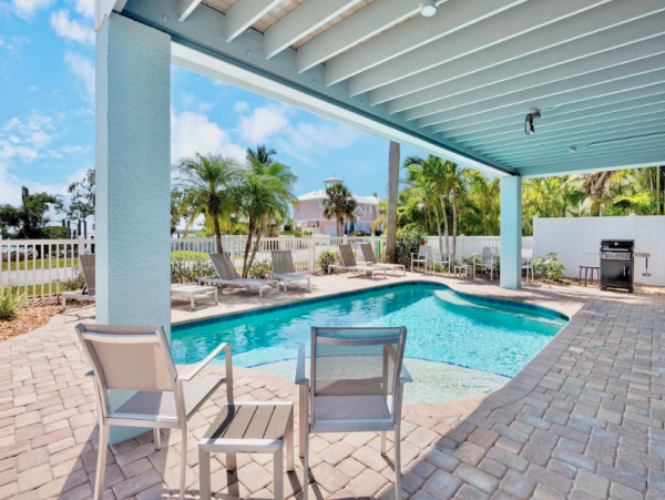 Waterfront Anna Maria Rental Home 3 Minute Walk to Beaches